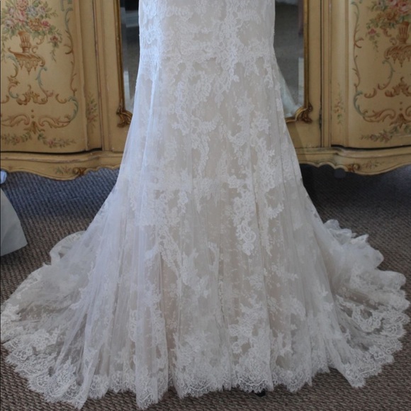 “Drilos” Pronovias Wedding Dress - Picture 4 of 11